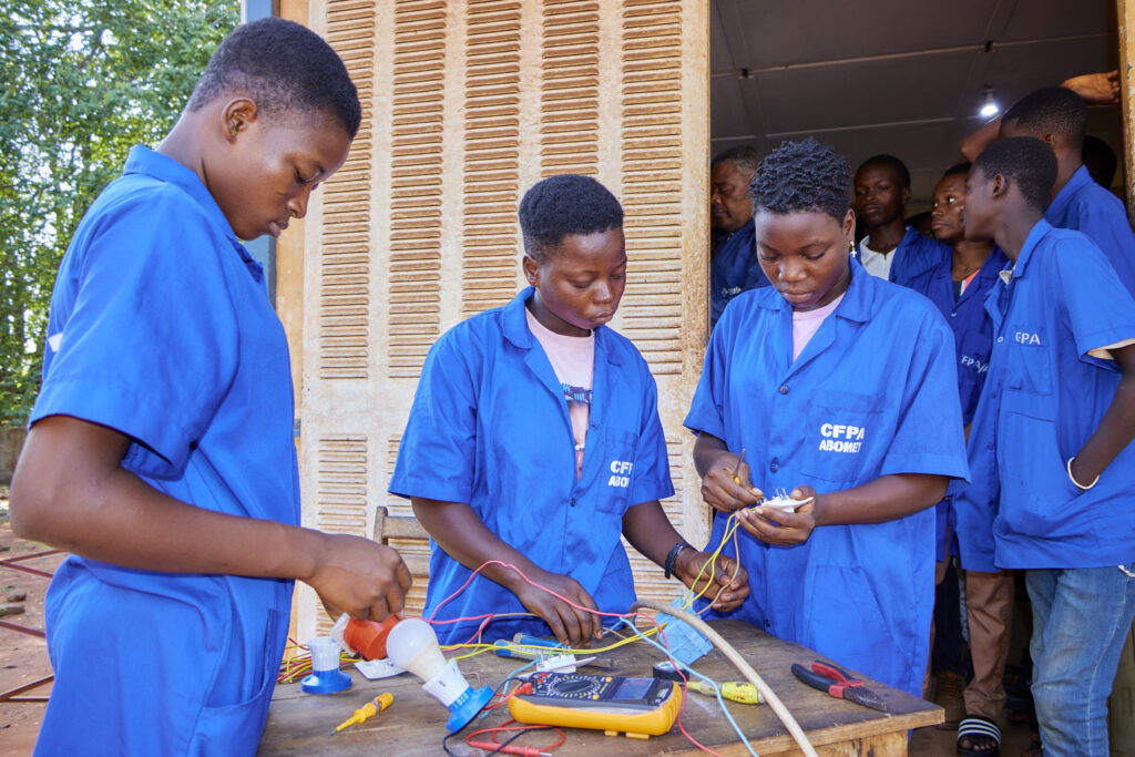 Apprenante en formation dans les métiers non traditionnels